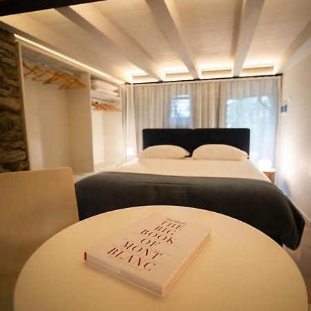 V&V Rentroom Design Gignod ห้อง รูปภาพ
